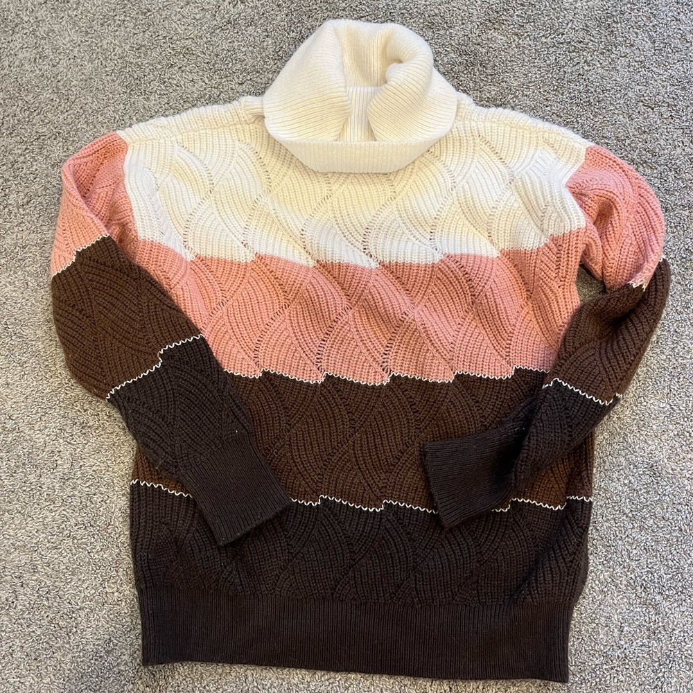Like new color block cowl neck, super soft sweater